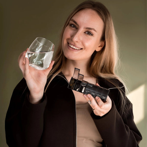 „Genviten 7 in One“ Vaistų Laikymo Dėžutė su Dėklu 